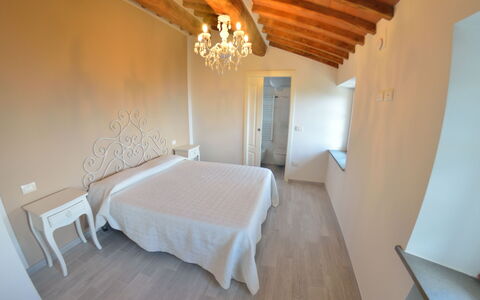 Villa Orchidea: Kamer, Eigendom, Slaapkamer, Meubilair, Bed, Gebouw, Verdieping, Interieur Ontwerp, Zolder, Plafond