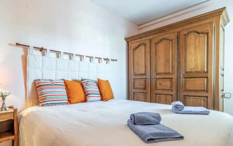 Sol i Canal: Slaapkamer, Meubilair, Bed, Kamer, Laken, Eigendom, Bed Frame, Interieur Ontwerp, Bedding, Matras