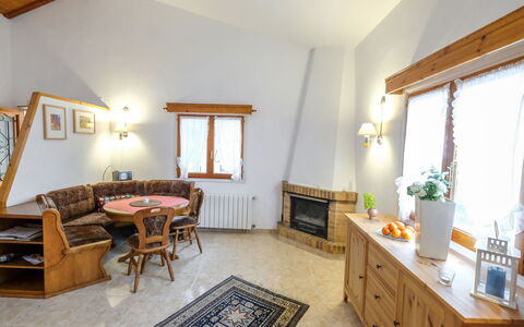 Reny: Eigendom, Kamer, Meubilair, Gebouw, Interieur Ontwerp, Verdieping, Plafond, Huis, Onroerend Goed, Tafel