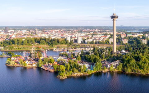 Palttala: Water, Lucht, Dag, Fabriek, Gebouw, Boom, Wolkenkrabber, Toren, Wolk, Vegetation