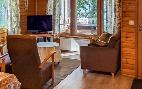 Kesäranta: Hout, Meubilair, Interieur Ontwerp, Flooring, Verdieping, Kamer, Beits, Hardwood, Stoel, Woonkamer