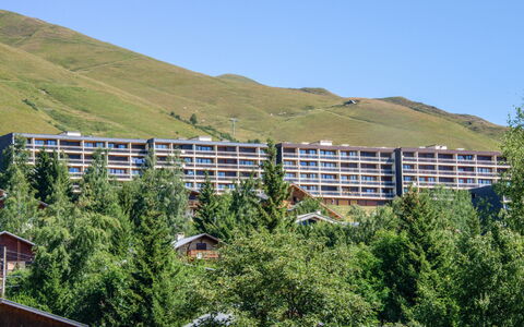 Simiane: Lucht, Berg, Gebouw, Helling, Boom, Land Lot, Vegetation, Hoogland, Natuurlijk Landschap, Bergachtig Landvormen