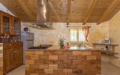 Cetina: Countertop, Kamer, Eigendom, Meubilair, Gebouw, Verdieping, Keuken, Plafond, Interieur Ontwerp, Straal