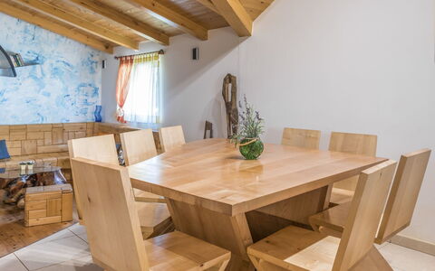 Cetina: Kamer, Eigendom, Meubilair, Eetkamer, Tafel, Interieur Ontwerp, Huis, Gebouw, Verdieping, Onroerend Goed