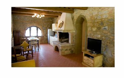 Carbonaia: Eigendom, Gebouw, Hout, Rechthoek, Stoel, Comfort, Flooring, Tafel, Woonkamer, Huis