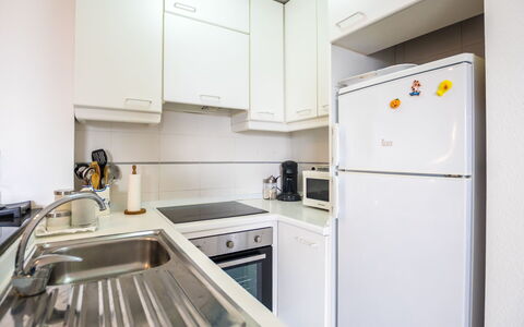 Vista al Mar: Eigendom, Kamer, Major Appliance, Keuken, Cabinetry, Meubilair, Huishoudapparatuur, Onroerend Goed, Gebouw, Koelkast