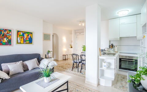 Vista al Mar: Woonkamer, Kamer, Eigendom, Meubilair, Wit, Interieur Ontwerp, Gebouw, Huis, Huis, Geel