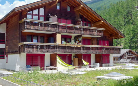 Zermatt 71: Huis, Eigendom, Gebouw, Huis, Onroerend Goed, Architectuur, Dak, Heuvel Station, Hout, Landelijk Gebied