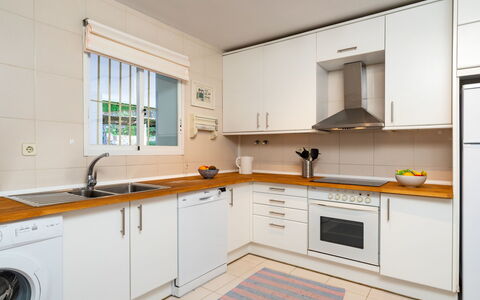 Mirador Ii: Eigendom, Kamer, Keuken, Cabinetry, Meubilair, Countertop, Geel, Interieur Ontwerp, Gebouw, Onroerend Goed