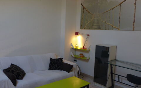 Le Barcarès 545: Meubilair, Eigendom, Comfort, Gebouw, Hout, Interieur Ontwerp, Tafel, Architectuur, Hoofdkussen, Verdieping