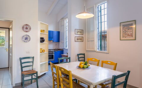 Anita: Kamer, Eigendom, Eetkamer, Meubilair, Geel, Interieur Ontwerp, Gebouw, Tafel, Plafond, Verdieping