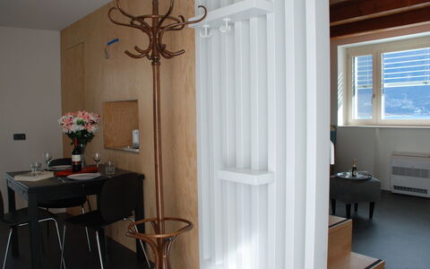 Rossella: Kamer, Eigendom, Interieur Ontwerp, Meubilair, Verdieping, Venster Behandeling, Muur, Gebouw, Gordijn, Huis