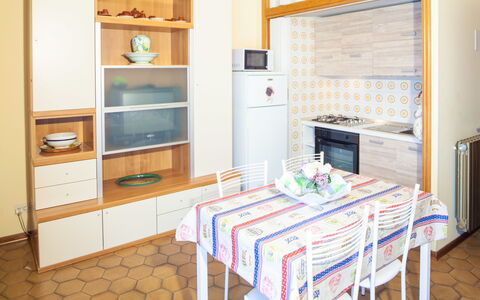 Eveten Apartments - Diano Marina: Meubilair, Kamer, Eigendom, Keuken, Cabinetry, Interieur Ontwerp, Gebouw, Verdieping, Huis, Countertop