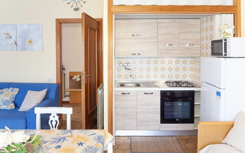 Eveten Apartments - Diano Marina: Kamer, Meubilair, Eigendom, Interieur Ontwerp, Deur, Muur, Gebouw, Huis, Huis, Verdieping