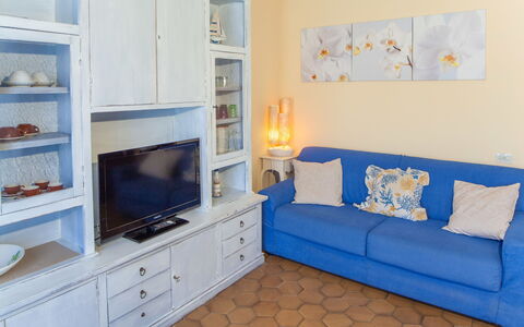 Eveten Apartments - Diano Marina: Kamer, Meubilair, Blauw, Eigendom, Interieur Ontwerp, Woonkamer, Muur, Huis, Huis, Bankstel
