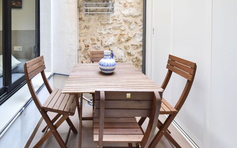 Caseta Blanqueta: Tafel, Meubilair, Eigendom, Gebouw, Stoel, Hout, Tableware, Flooring, Buitenmeubels, Verdieping