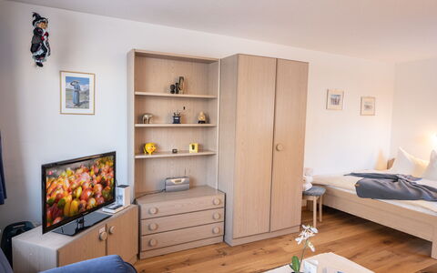 Champfer 2: Tafel, Meubilair, Hout, Bankstel, Comfort, Woonkamer, Interieur Ontwerp, Verdieping, Fotolijst, Flooring