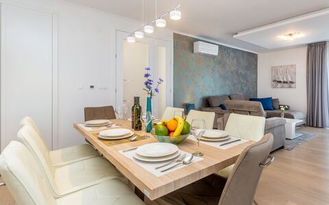 Roko: Kamer, Eigendom, Meubilair, Eetkamer, Interieur Ontwerp, Tafel, Gebouw, Woonkamer, Verdieping, Plafond