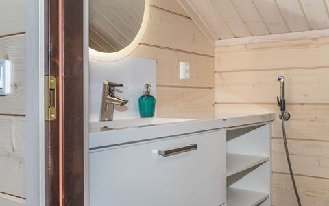 Äkäsmartti B: Meubilair, Stoel, Buitenmeubels, Tafel, Hout, Buitentafel, Keuken En Eettafel, Schaduw, Tuin, Paraplu