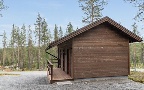 Äkäsmartti B: Meubilair, Stoel, Buitenmeubels, Tafel, Hout, Buitentafel, Keuken En Eettafel, Schaduw, Tuin, Paraplu