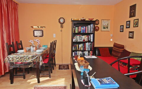 Vienna Waits for You: Kamer, Meubilair, Eigendom, Woonkamer, Interieur Ontwerp, Eetkamer, Muur, Tafel, Gebouw, Huis