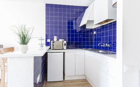 Symar: Tegel, Kamer, Eigendom, Blauw, Interieur Ontwerp, Keuken, Architectuur, Meubilair, Gebouw, Muur