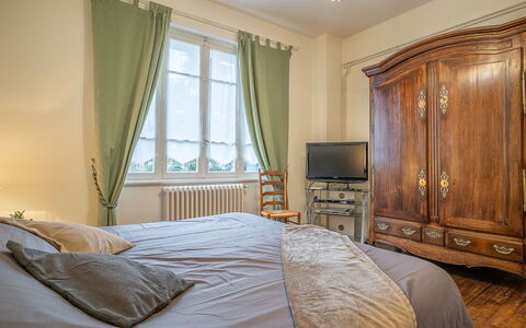 Ker Maria: Eigendom, Meubilair, Cabinetry, Comfort, Hout, Textiel, Verlichting, Interieur Ontwerp, Venster, Lade