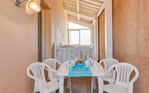 Le Patio: Tafel, Meubilair, Eigendom, Gebouw, Stoel, Azure, Venster, Hout, Interieur Ontwerp, Verdieping