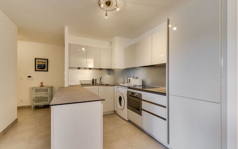 79 Bay: Kamer, Eigendom, Meubilair, Interieur Ontwerp, Keuken, Plafond, Countertop, Gebouw, Cabinetry, Verdieping