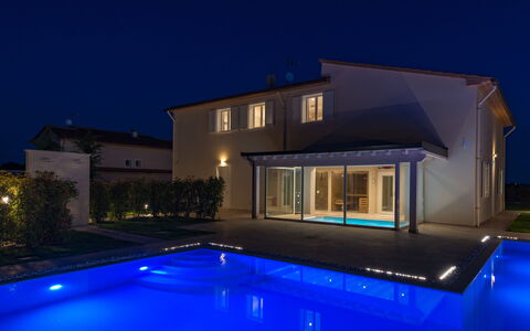 Villa Le Terme: Huis, Eigendom, Huis, Zwembad, Architectuur, Verlichting, Gebouw, Onroerend Goed, Villa, Landgoed
