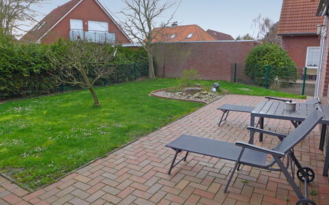 Reuse: Eigendom, Werf, Woongebied, Gras, Tuin, Backyard, Huis, Gazon, Onroerend Goed, Steen