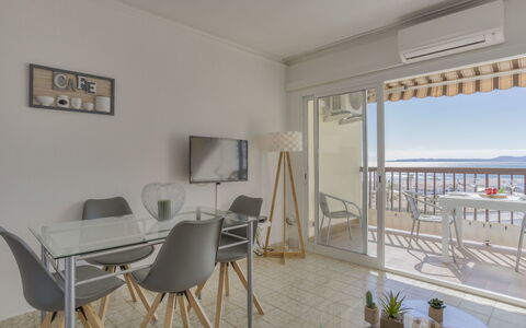 Canigó: Kamer, Eigendom, Meubilair, Gebouw, Interieur Ontwerp, Huis, Onroerend Goed, Tafel, Appartement, Verdieping