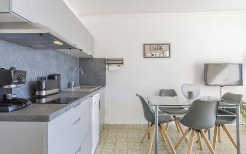 Canigó: Kamer, Eigendom, Meubilair, Interieur Ontwerp, Gebouw, Huis, Keuken, Onroerend Goed, Verdieping, Architectuur