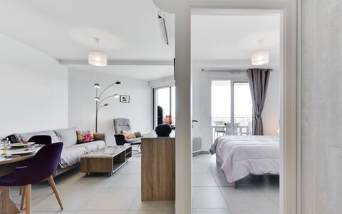 Balnéa: Kamer, Eigendom, Meubilair, Interieur Ontwerp, Gebouw, Suite, Verdieping, Huis, Plafond, Slaapkamer