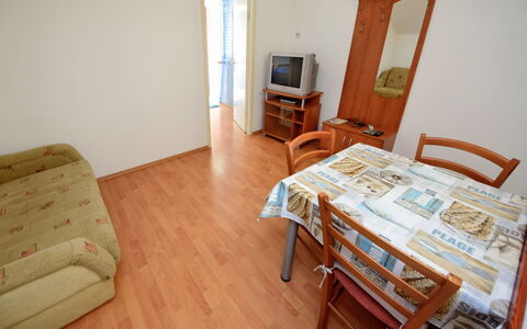 Korčula Vela Luka 107: Eigendom, Tafel, Meubilair, Cabinetry, Gebouw, Hout, Comfort, Interieur Ontwerp, Boekenkast, Fotolijst