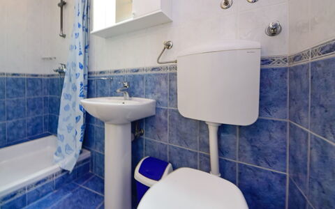 Korčula Vela Luka 107: Kraan, Wastafel, Loodgieterswerkinrichting, Wastafel In De Badkamer, Purper, Blauw, Badkamer, Interieur Ontwerp, Verdieping