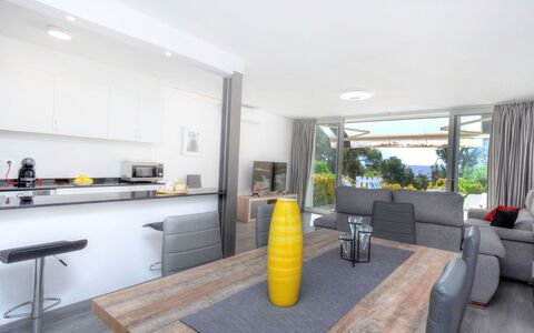 Cap Roig: Eigendom, Kamer, Interieur Ontwerp, Geel, Onroerend Goed, Meubilair, Huis, Gebouw, Tafel, Huis