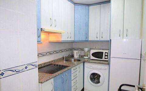 Las Palmeras: Eigendom, Kamer, Major Appliance, Keuken, Cabinetry, Wasruimte, Countertop, Meubilair, Gebouw, Fornuis