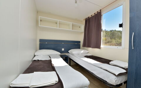 Novigrad (Zadar) 136: Bed, Kamer, Meubilair, Slaapkamer, Eigendom, Interieur Ontwerp, Matras, Gebouw, Suite, Matras