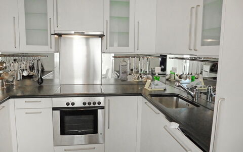 Chesa sur Puoz 7: Keuken, Countertop, Kamer, Cabinetry, Eigendom, Major Appliance, Meubilair, Toestel Van De Keuken, Huishoudapparatuur, Fornuis