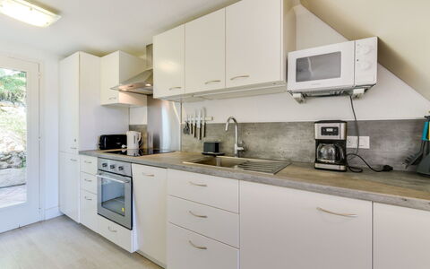 Mas de la Plage: Countertop, Kamer, Eigendom, Cabinetry, Keuken, Meubilair, Interieur Ontwerp, Gebouw, Huis, Huis