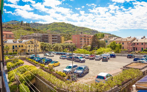 Giulia Apartment 2 - Levanto: Dorf\, Menselijke Nederzetting, Vervoer, Stad, Gebouw, Lucht, Stedelijk Gebied, Onroerend Goed, Berg, Woongebied