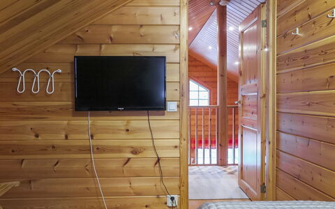 Riekkoluosto: Meubilair, Stoel, Buitenmeubels, Tafel, Hout, Buitentafel, Keuken En Eettafel, Schaduw, Tuin, Paraplu