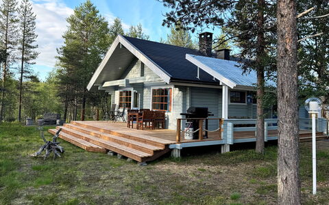 Keromaja: Hout, Verblijf, Huis, Siding, Blokhut, Veranda, Garden Gebouwen, Hardwood, Dek, Werf