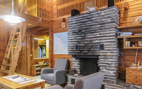 Keromaja: Hout, Plafond, Interieur Ontwerp, Verblijf, Meubilair, Blokhut, Hardwood, Beits, Straal, Woonkamer