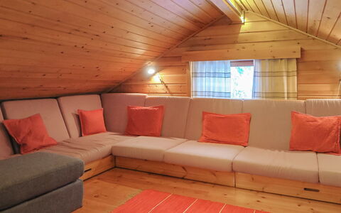 Keromaja: Flooring, Hout, Verdieping, Interieur Ontwerp, Meubilair, Bankstel, Houten Vloer, Kamer, Plafond, Woonkamer