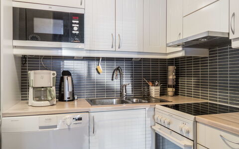 Vuokatinportti B 8: Keuken, Toestel Van De Keuken, Countertop, Major Appliance, Cabinetry, Interieur Ontwerp, Flooring, Huishoudapparatuur, Wastafel, Loodgieterswerkinrichting
