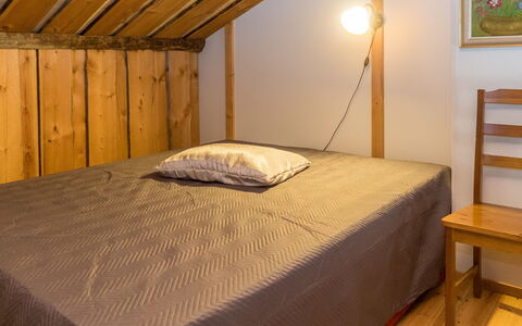 Vuokatinportti B 8: Meubilair, Bed, Slaapkamer, Interieur Ontwerp, Muur, Verdieping, Flooring, Hout, Laken, Bedding