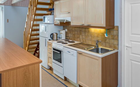 Nelikko a: Keuken, Meubilair, Flooring, Major Appliance, Toestel Van De Keuken, Countertop, Interieur Ontwerp, Cabinetry, Hout, Verdieping