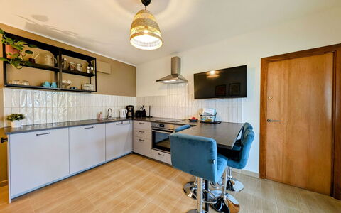 Style: Meubilair, Interieur Ontwerp, Flooring, Verdieping, Cabinetry, Hout, Plafond, Kamer, Countertop, Keuken